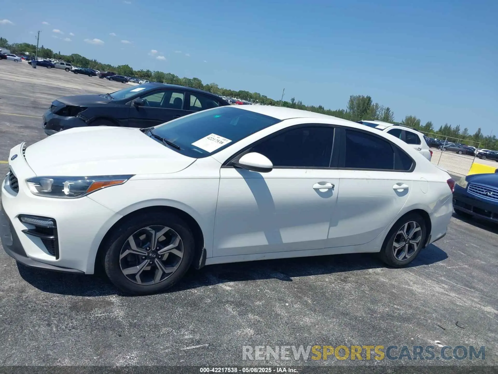 14 Photograph of a damaged car 3KPF24AD4LE214109 KIA FORTE 2020