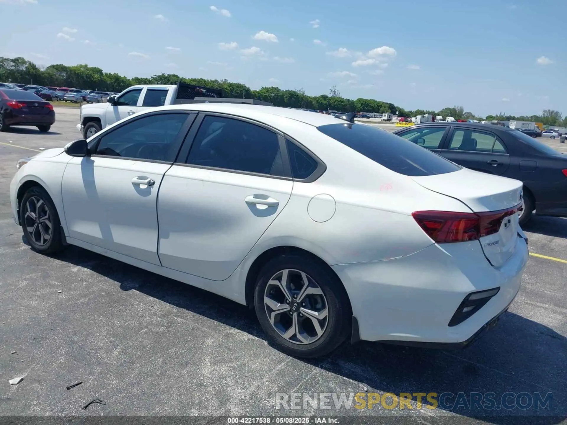 3 Photograph of a damaged car 3KPF24AD4LE214109 KIA FORTE 2020