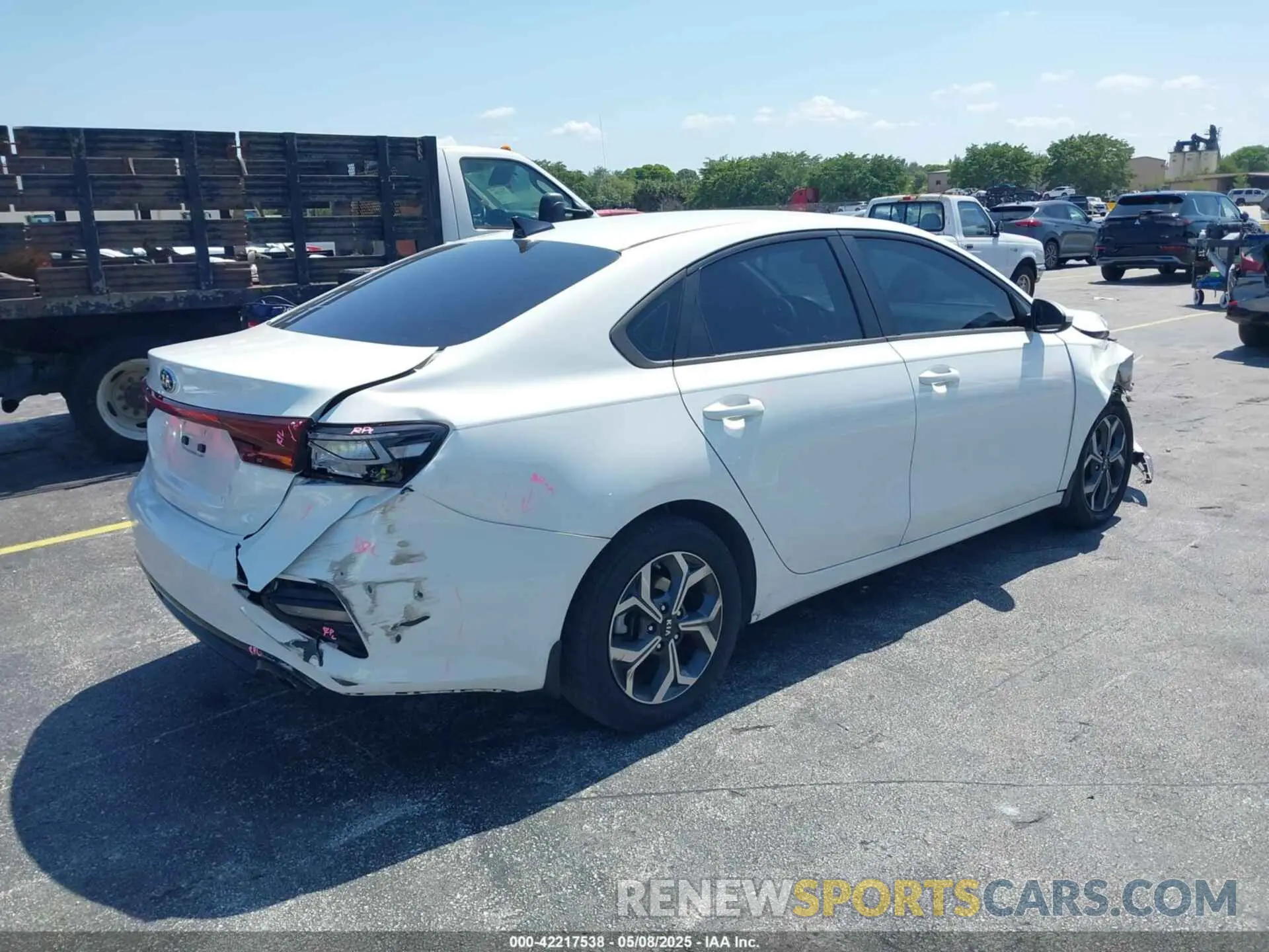 4 Photograph of a damaged car 3KPF24AD4LE214109 KIA FORTE 2020