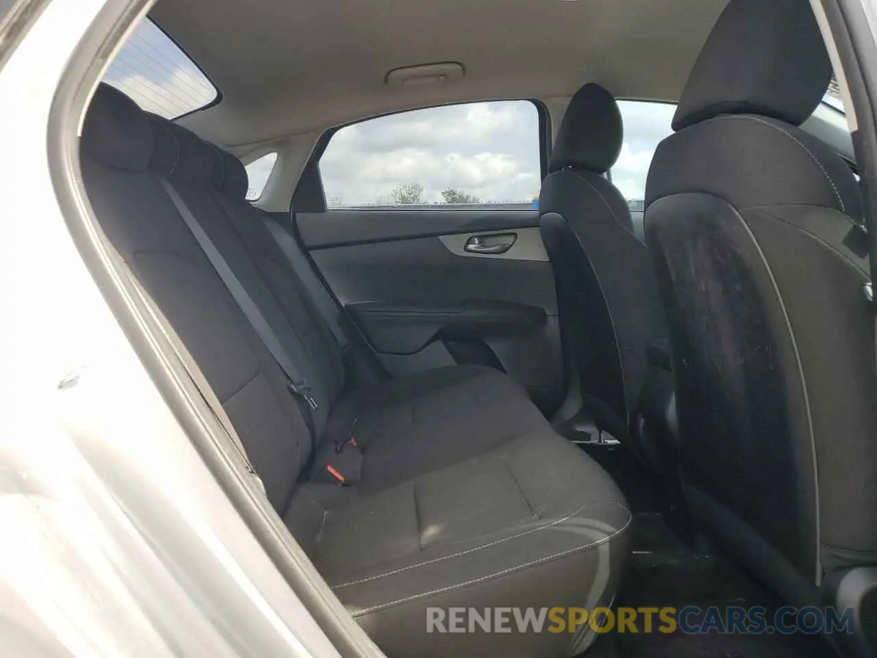 10 Photograph of a damaged car 3KPF24AD4LE221884 KIA FORTE 2020
