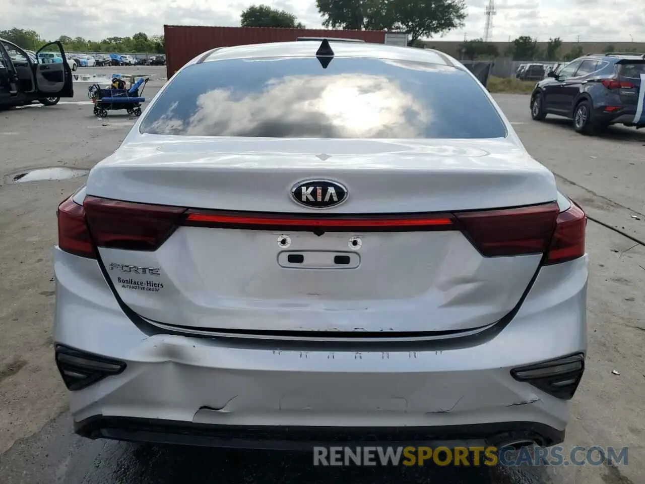 6 Photograph of a damaged car 3KPF24AD4LE221884 KIA FORTE 2020