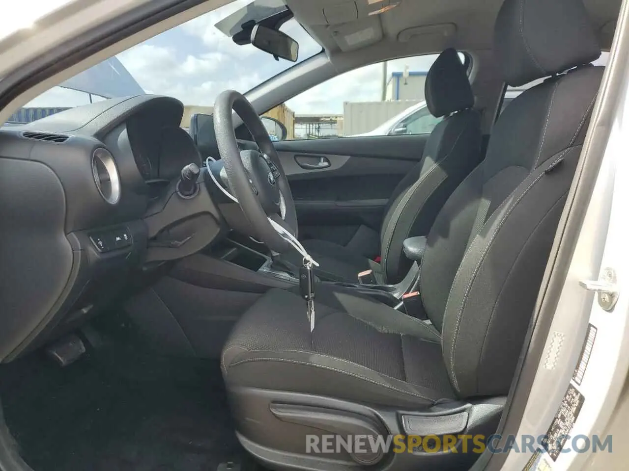 7 Photograph of a damaged car 3KPF24AD4LE221884 KIA FORTE 2020
