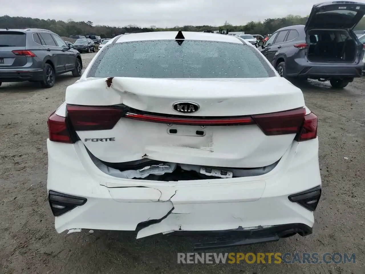 6 Photograph of a damaged car 3KPF24AD4LE232657 KIA FORTE 2020