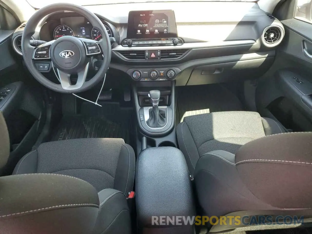 8 Photograph of a damaged car 3KPF24AD4LE239771 KIA FORTE 2020