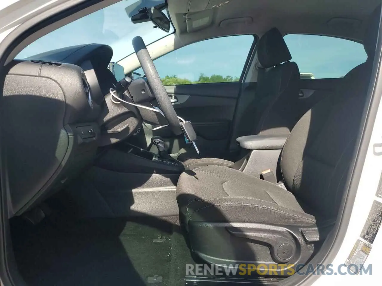7 Photograph of a damaged car 3KPF24AD4LE243934 KIA FORTE 2020
