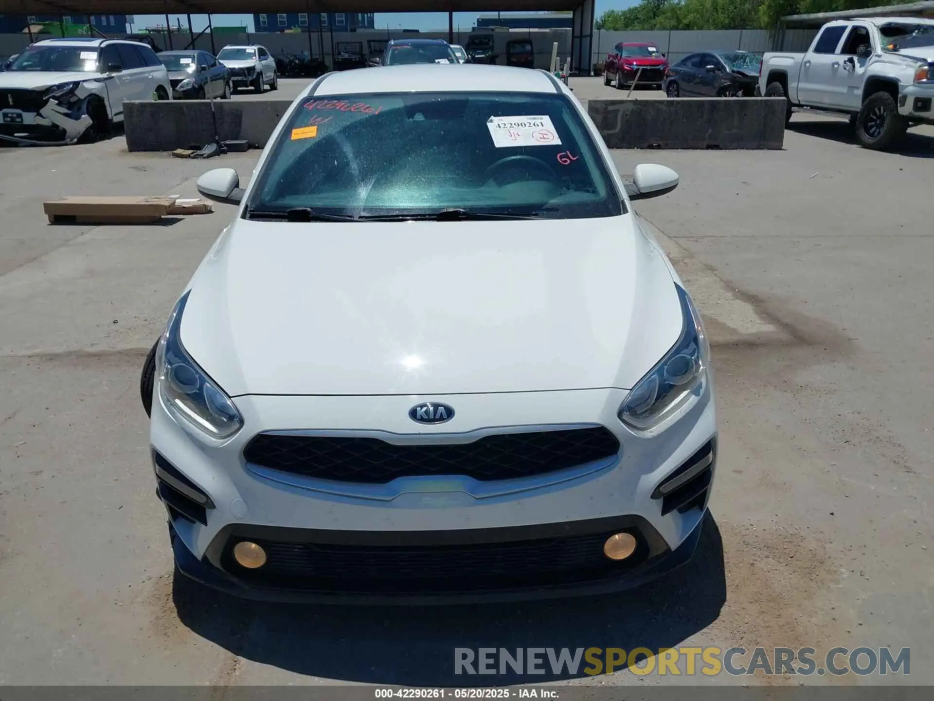 12 Photograph of a damaged car 3KPF24AD4LE248213 KIA FORTE 2020