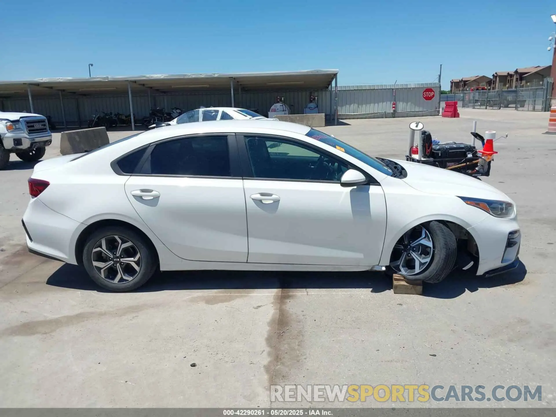 13 Photograph of a damaged car 3KPF24AD4LE248213 KIA FORTE 2020