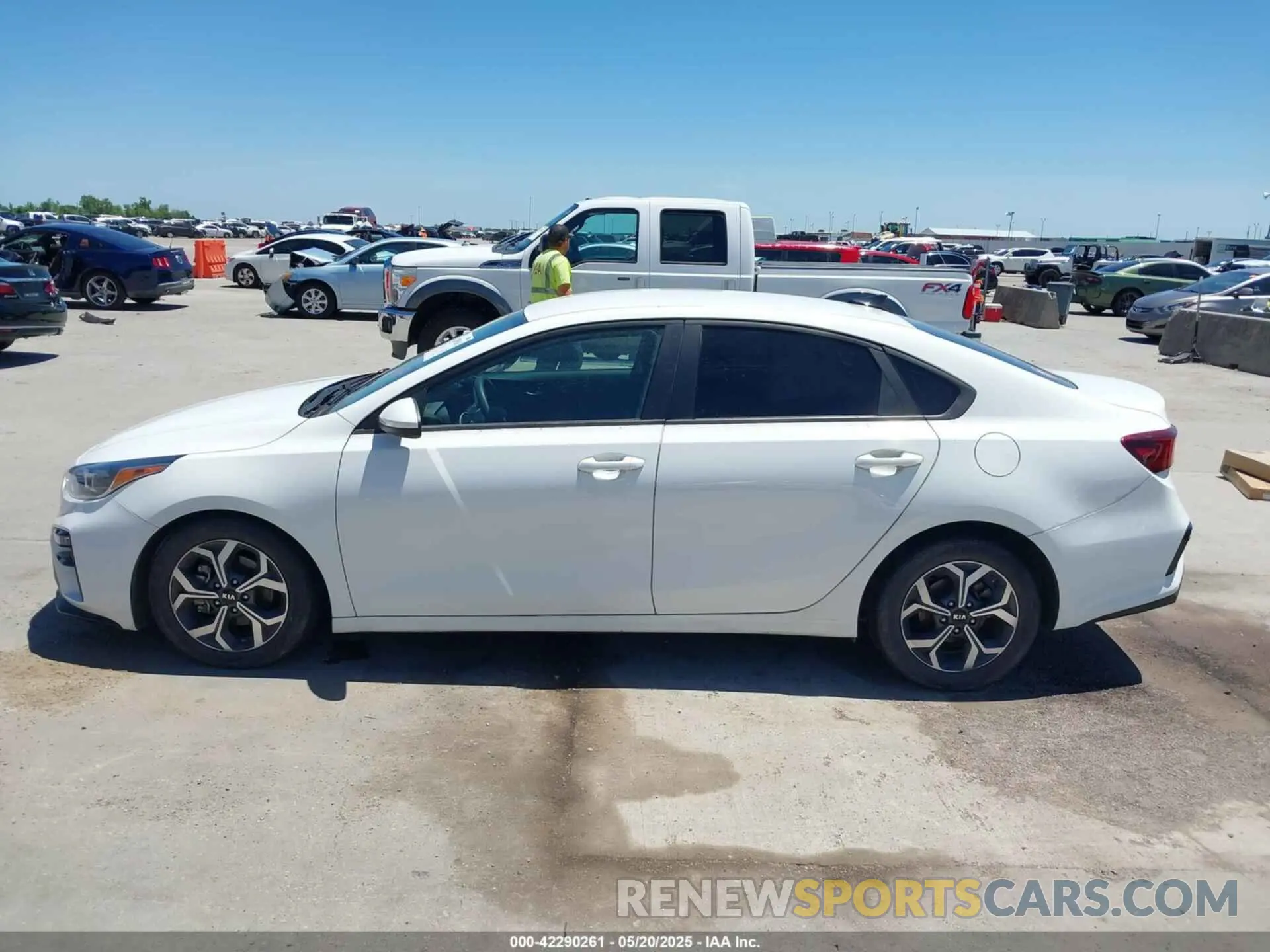 14 Photograph of a damaged car 3KPF24AD4LE248213 KIA FORTE 2020
