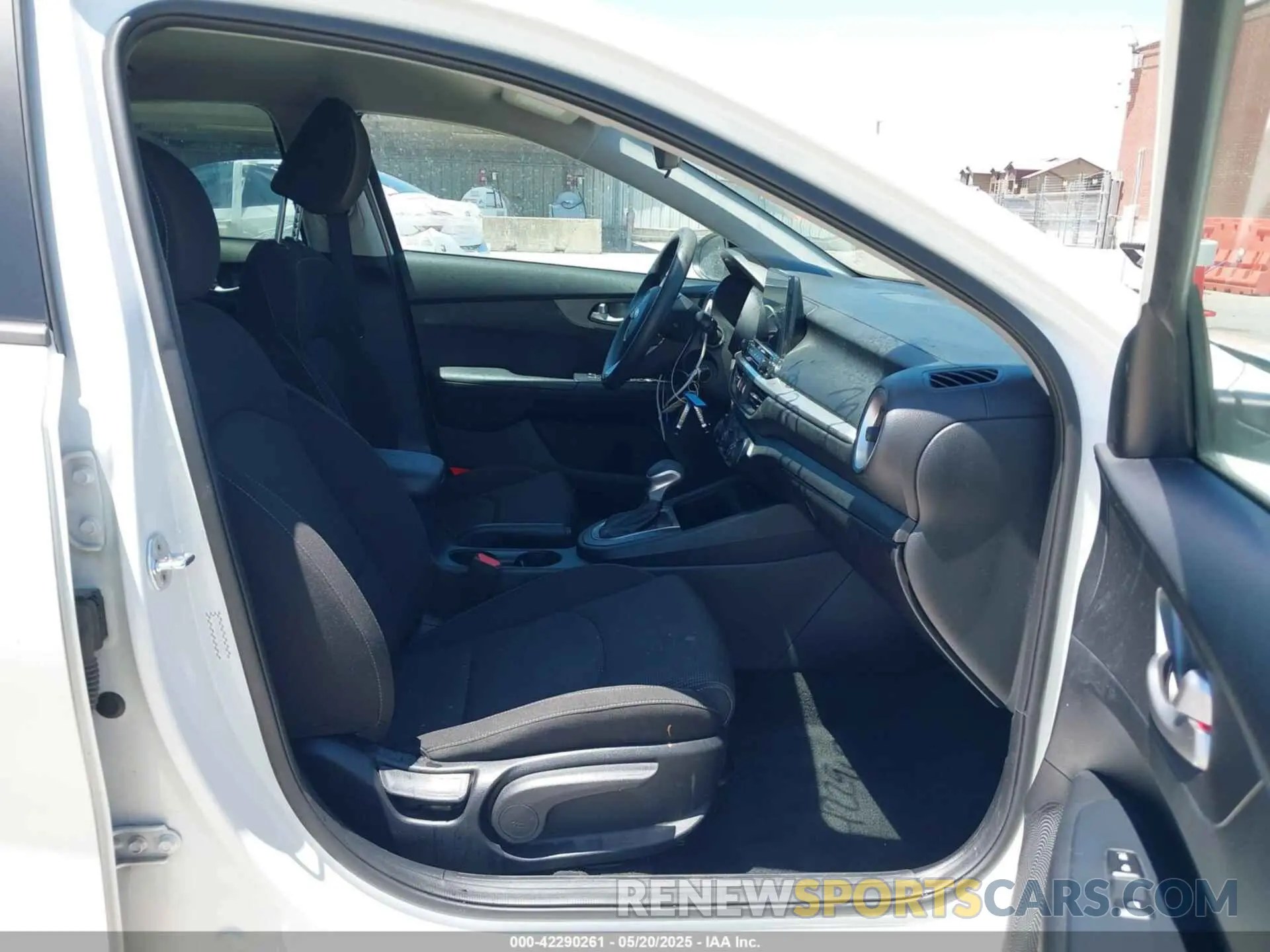 5 Photograph of a damaged car 3KPF24AD4LE248213 KIA FORTE 2020
