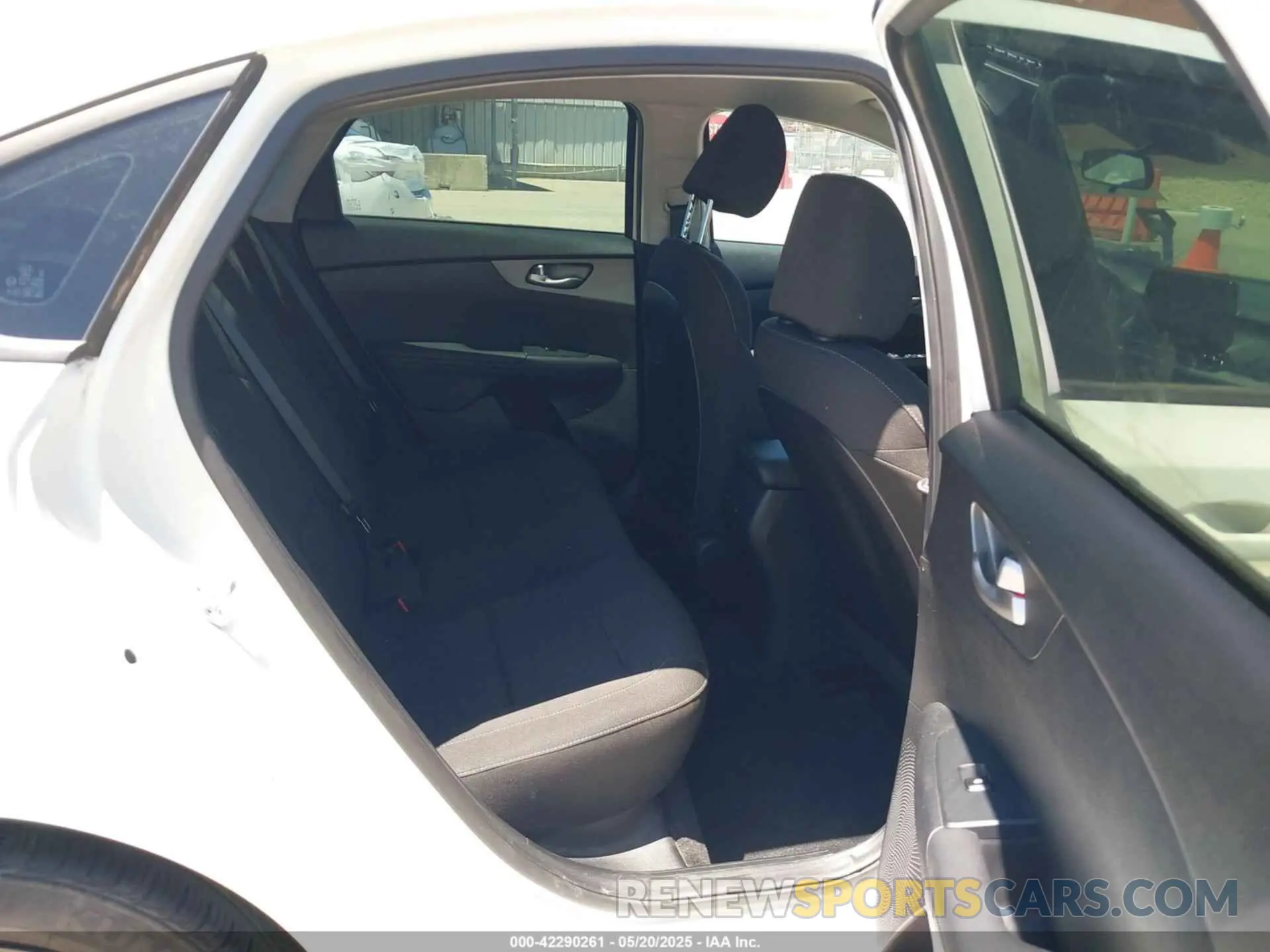 8 Photograph of a damaged car 3KPF24AD4LE248213 KIA FORTE 2020