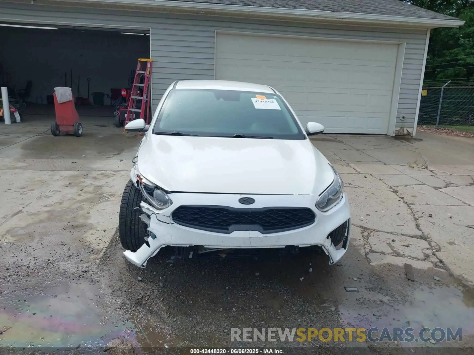 12 Photograph of a damaged car 3KPF24AD4LE260944 KIA FORTE 2020