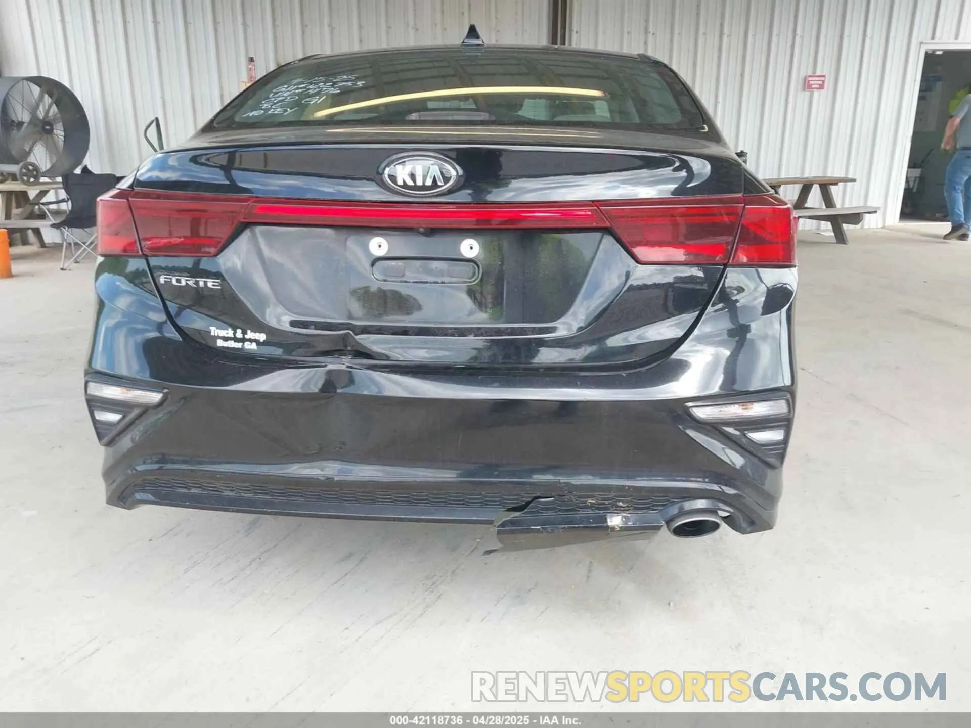 21 Photograph of a damaged car 3KPF24AD5LE141476 KIA FORTE 2020