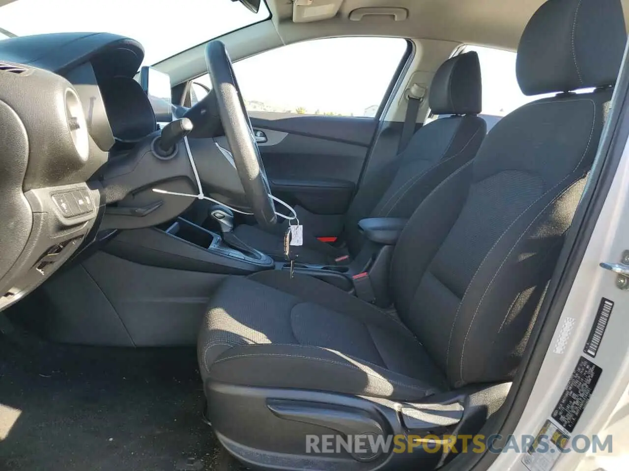 7 Photograph of a damaged car 3KPF24AD5LE143051 KIA FORTE 2020