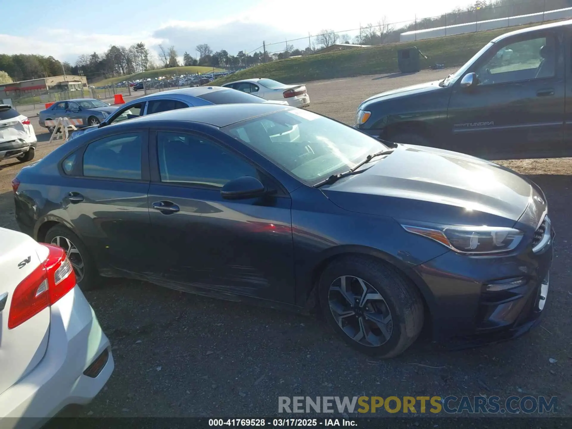 13 Photograph of a damaged car 3KPF24AD5LE144572 KIA FORTE 2020