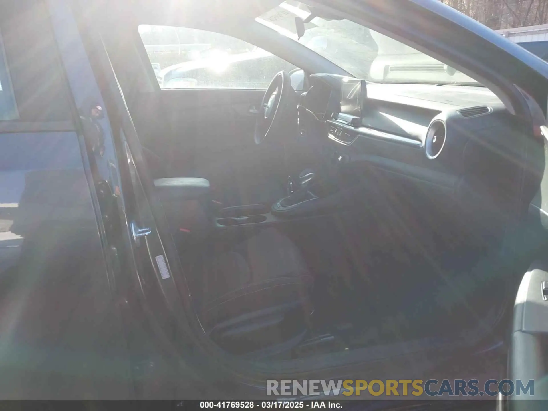 5 Photograph of a damaged car 3KPF24AD5LE144572 KIA FORTE 2020