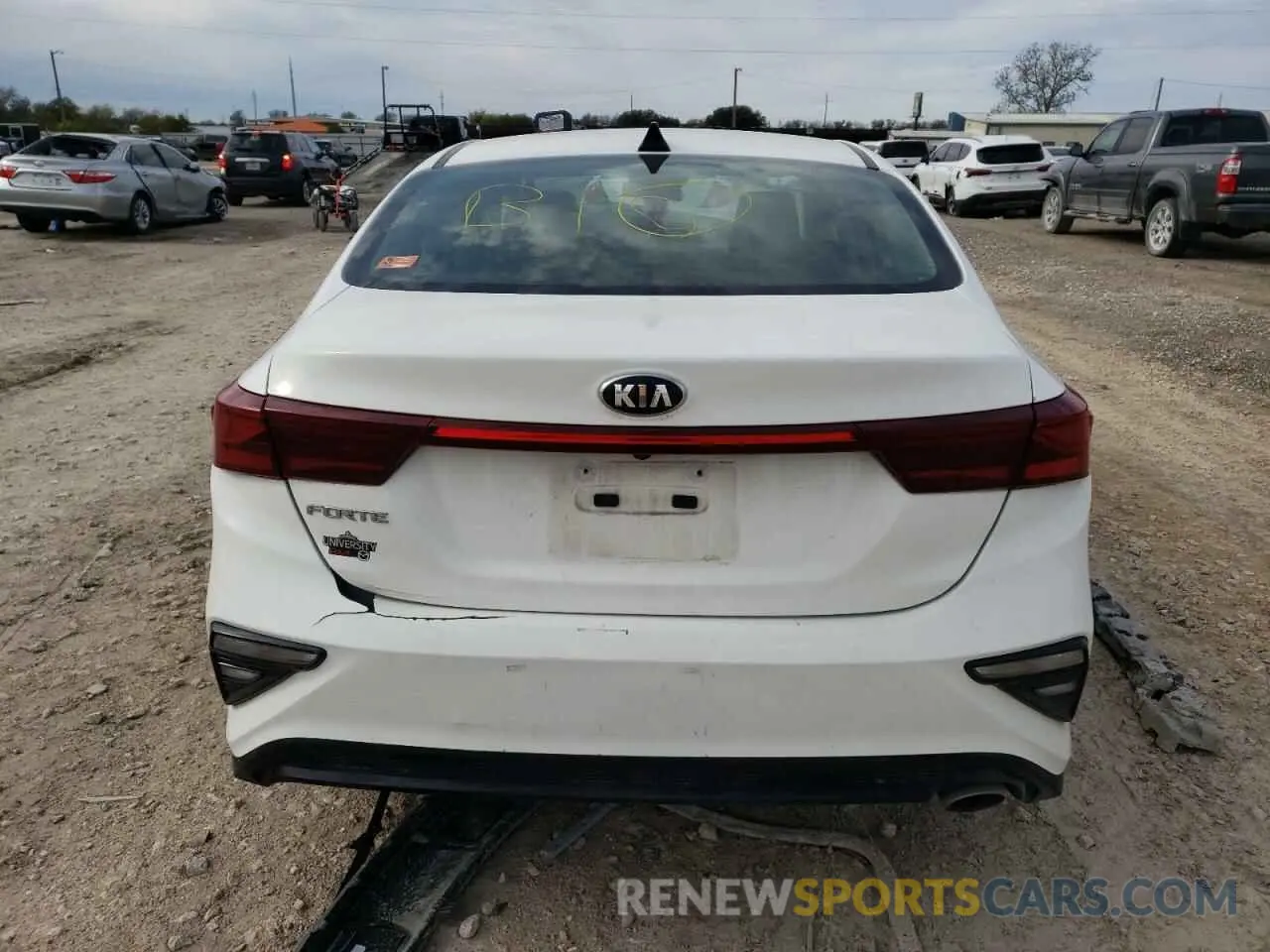 6 Photograph of a damaged car 3KPF24AD5LE145057 KIA FORTE 2020