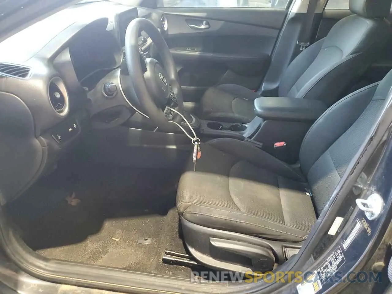 7 Photograph of a damaged car 3KPF24AD5LE151635 KIA FORTE 2020