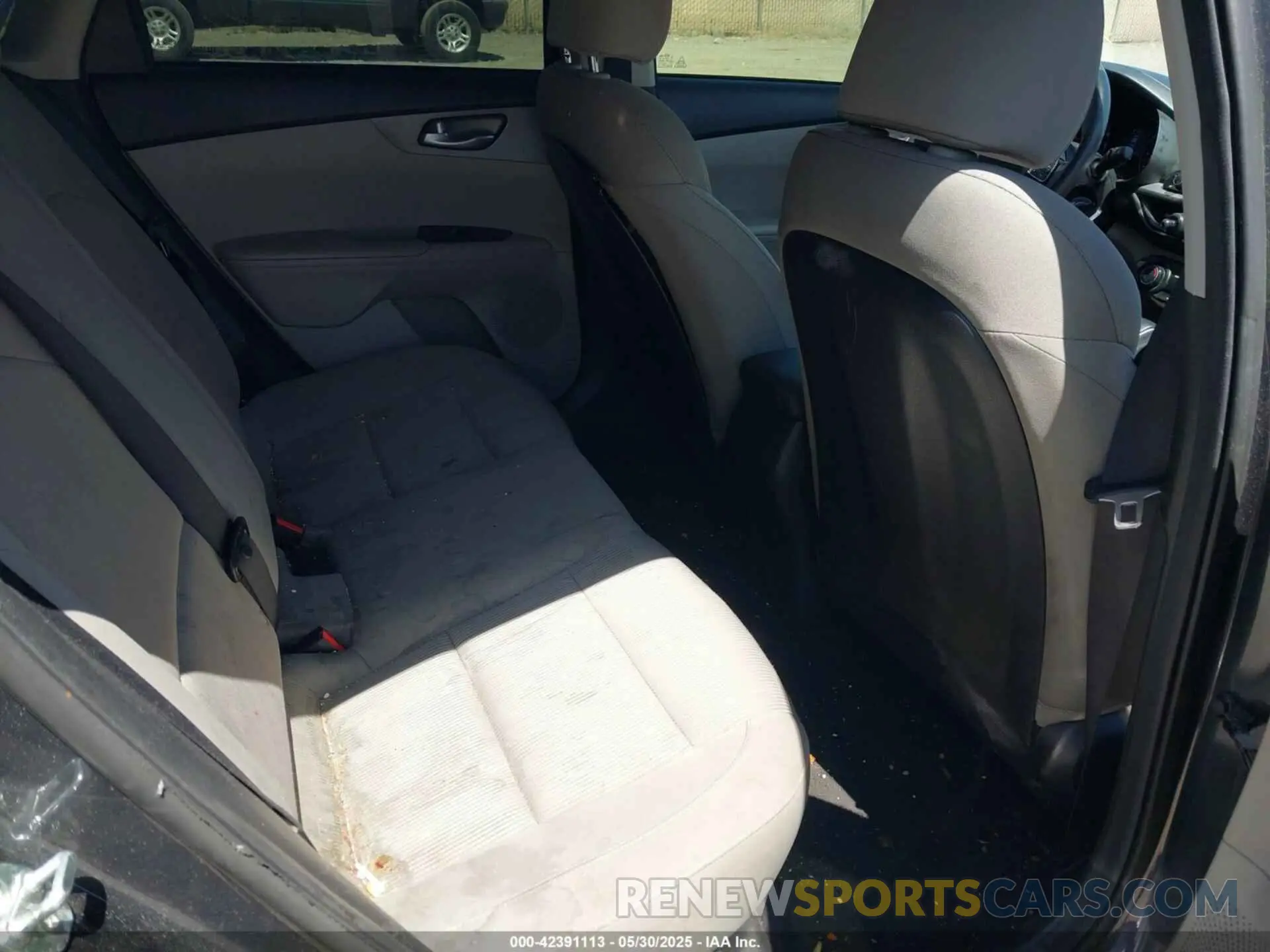 8 Photograph of a damaged car 3KPF24AD5LE152879 KIA FORTE 2020