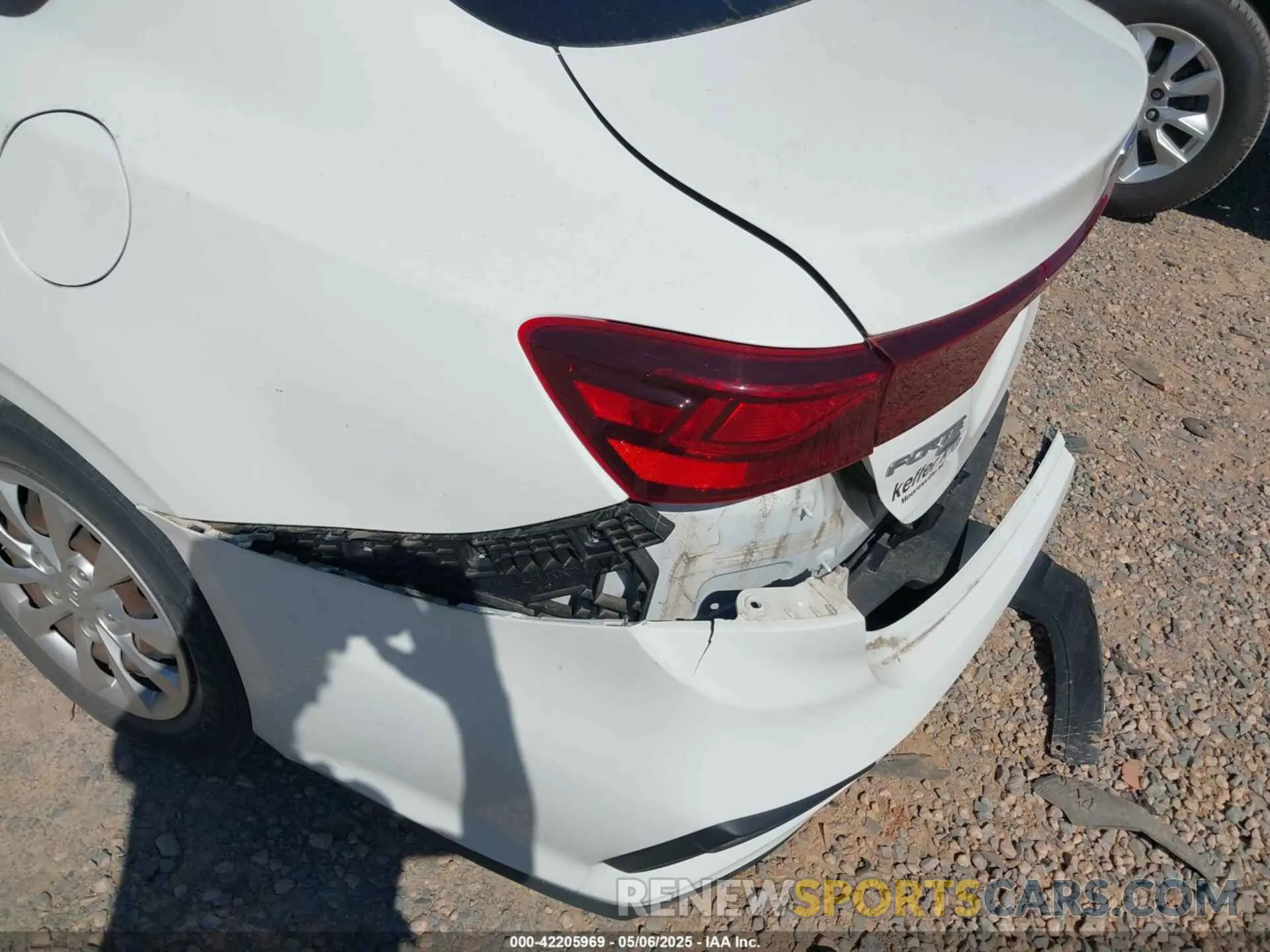 19 Photograph of a damaged car 3KPF24AD5LE184392 KIA FORTE 2020