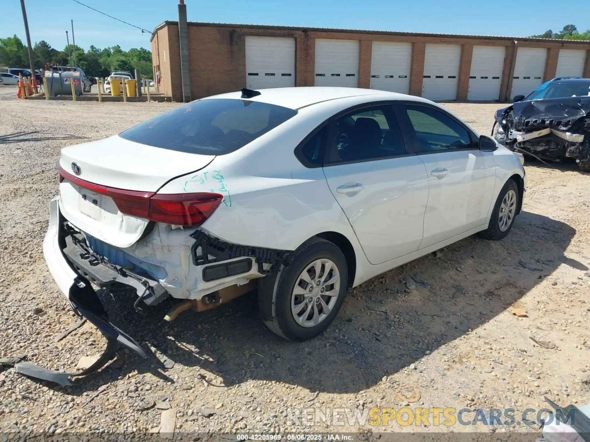 4 Photograph of a damaged car 3KPF24AD5LE184392 KIA FORTE 2020
