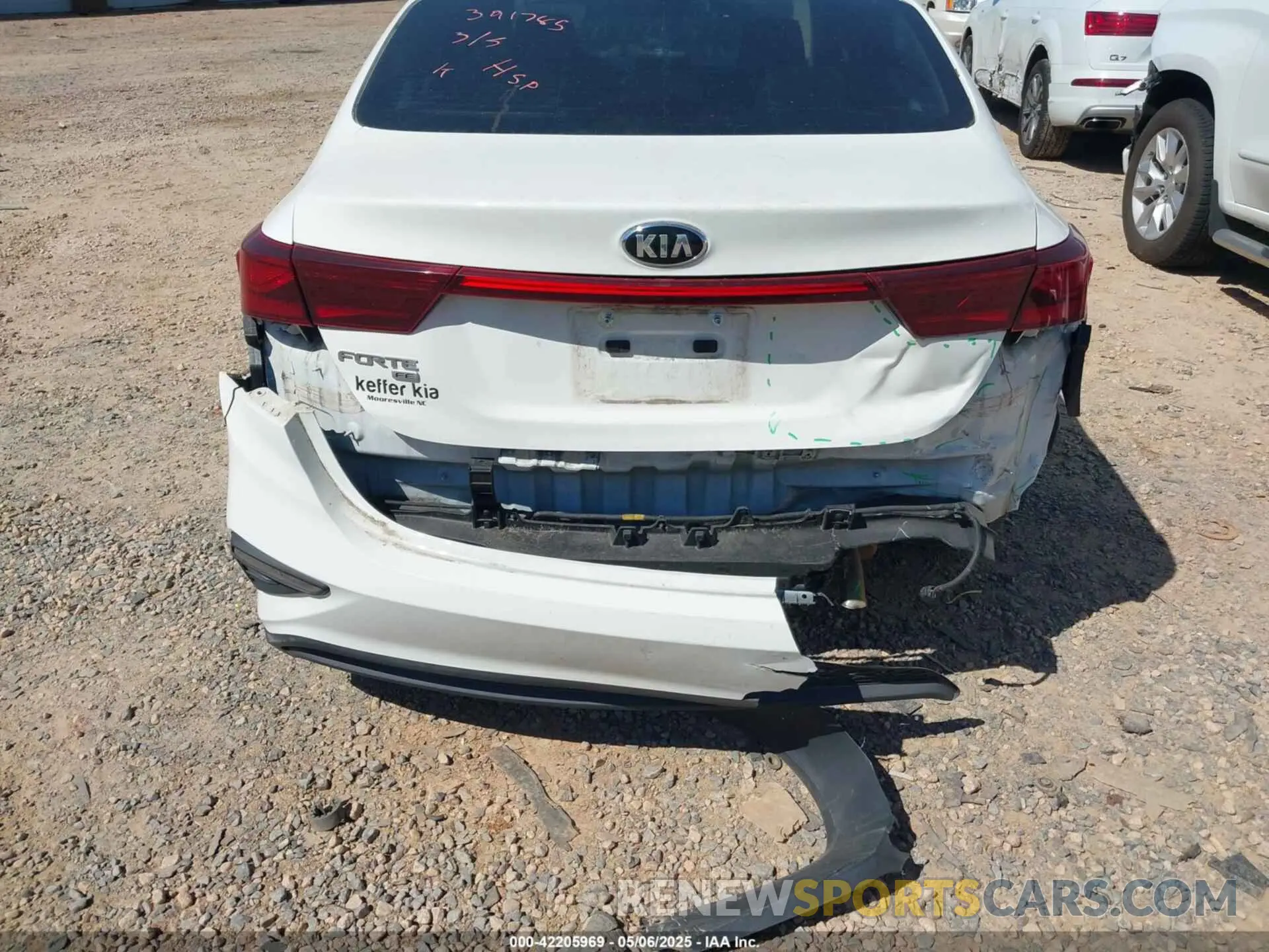 6 Photograph of a damaged car 3KPF24AD5LE184392 KIA FORTE 2020