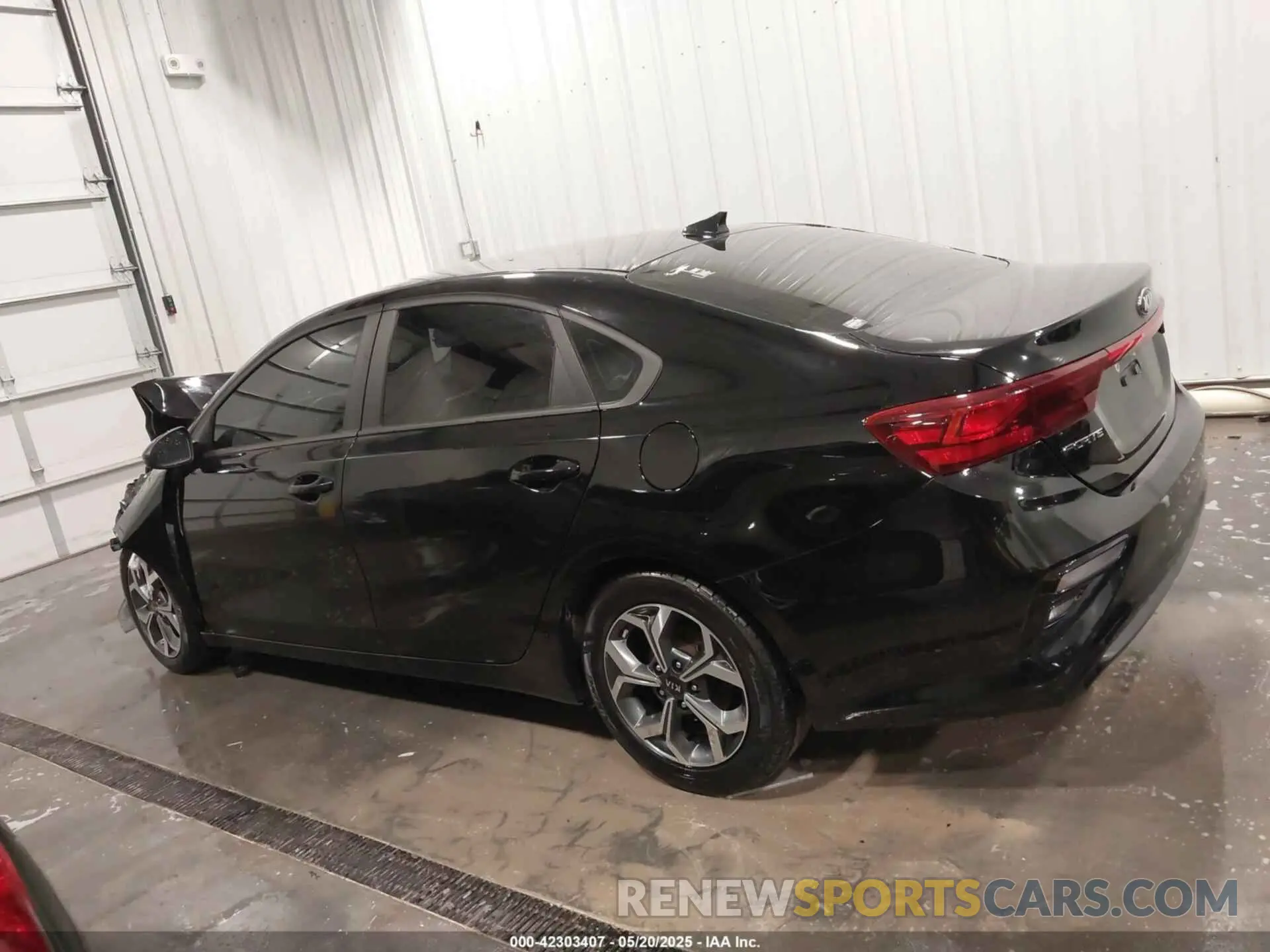 13 Photograph of a damaged car 3KPF24AD5LE186840 KIA FORTE 2020