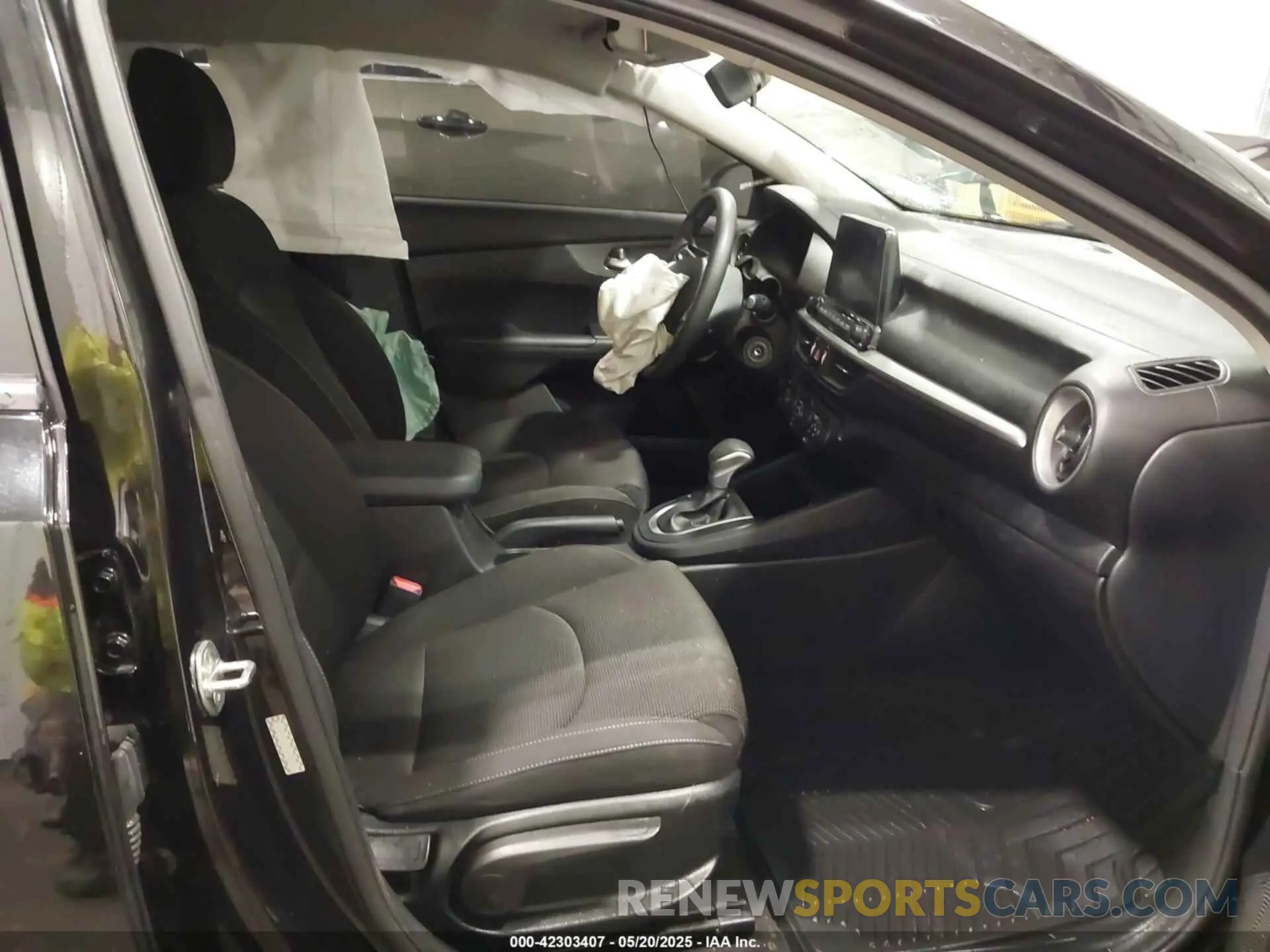 5 Photograph of a damaged car 3KPF24AD5LE186840 KIA FORTE 2020
