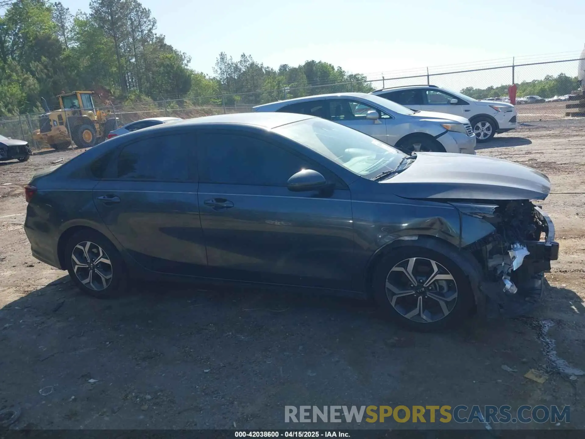 13 Photograph of a damaged car 3KPF24AD5LE204883 KIA FORTE 2020