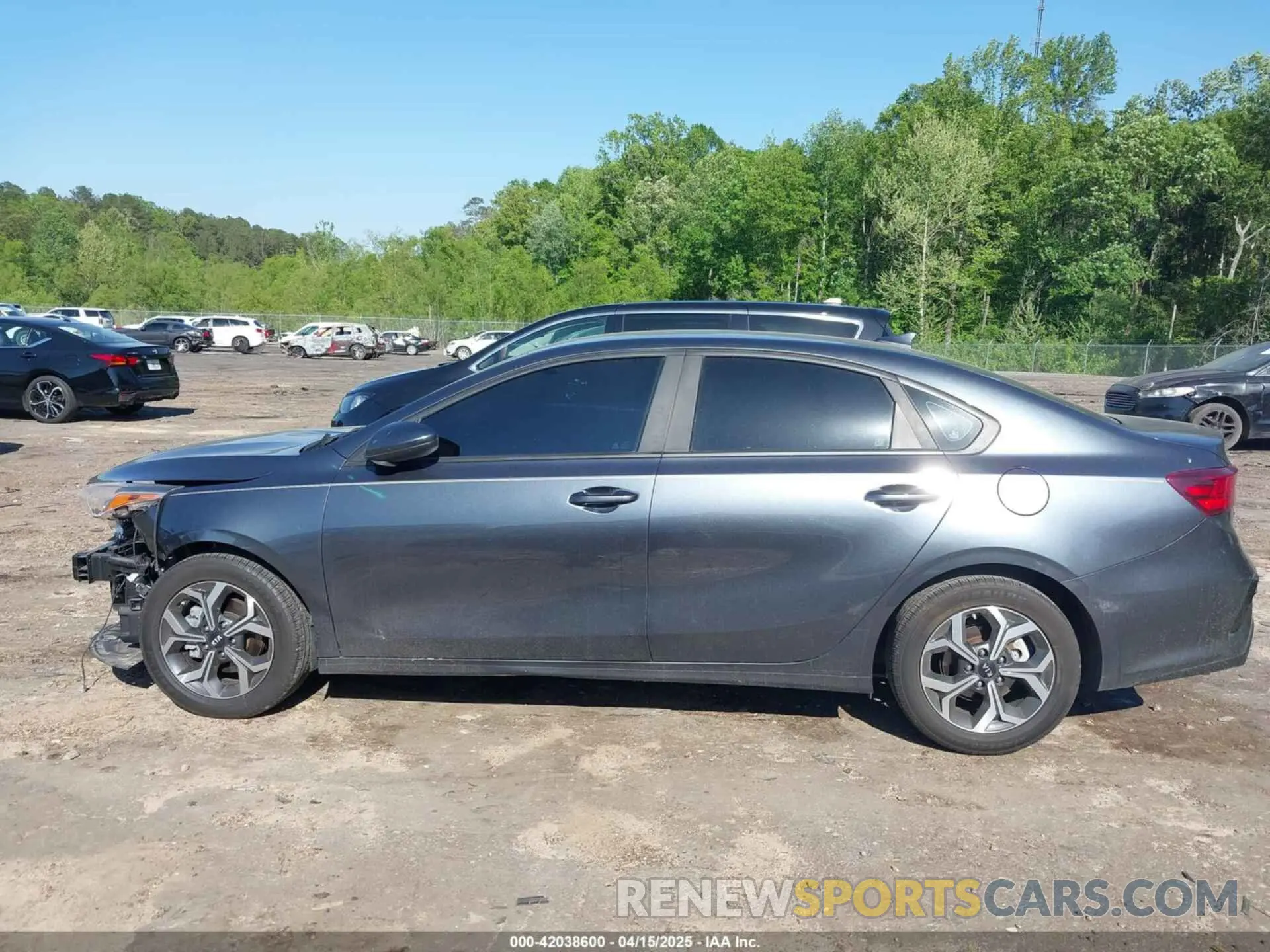 14 Photograph of a damaged car 3KPF24AD5LE204883 KIA FORTE 2020