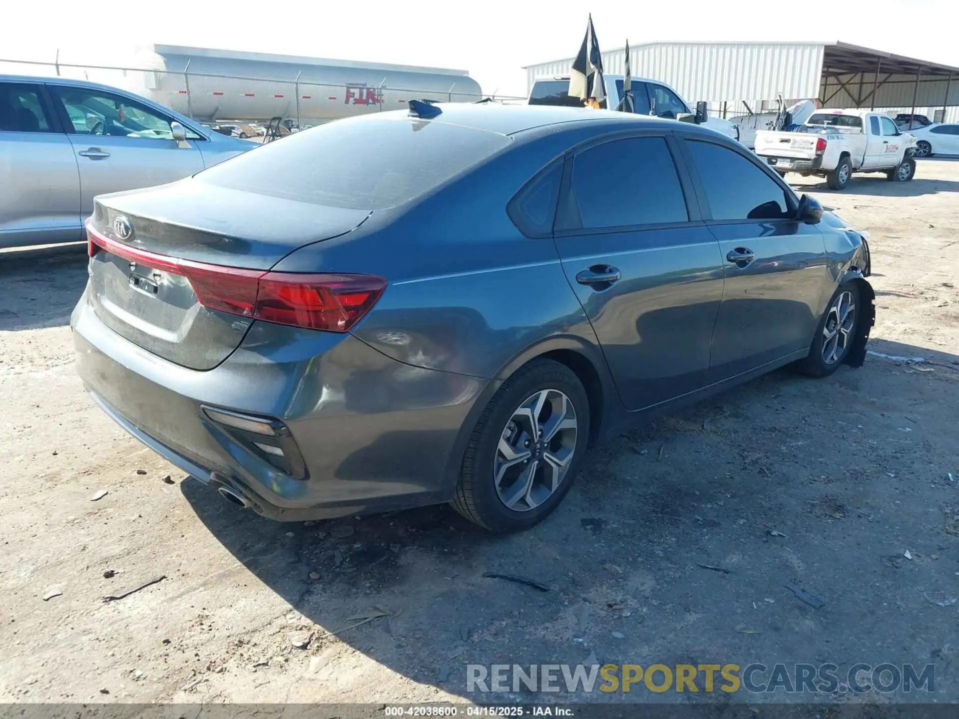 4 Photograph of a damaged car 3KPF24AD5LE204883 KIA FORTE 2020