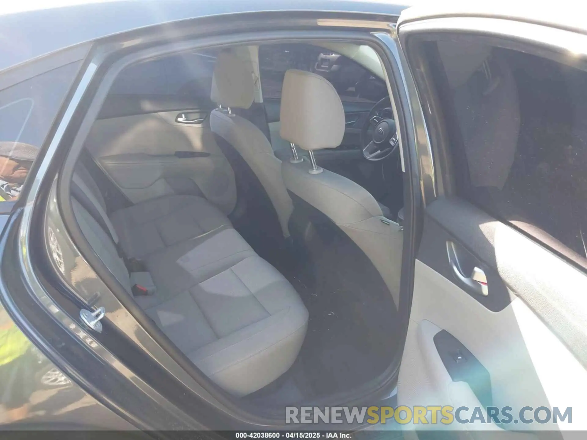 8 Photograph of a damaged car 3KPF24AD5LE204883 KIA FORTE 2020