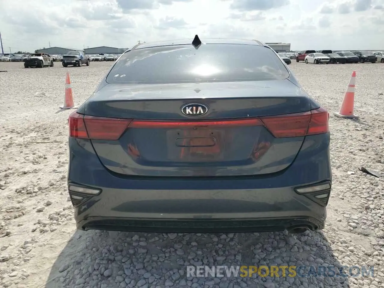 6 Photograph of a damaged car 3KPF24AD5LE221554 KIA FORTE 2020