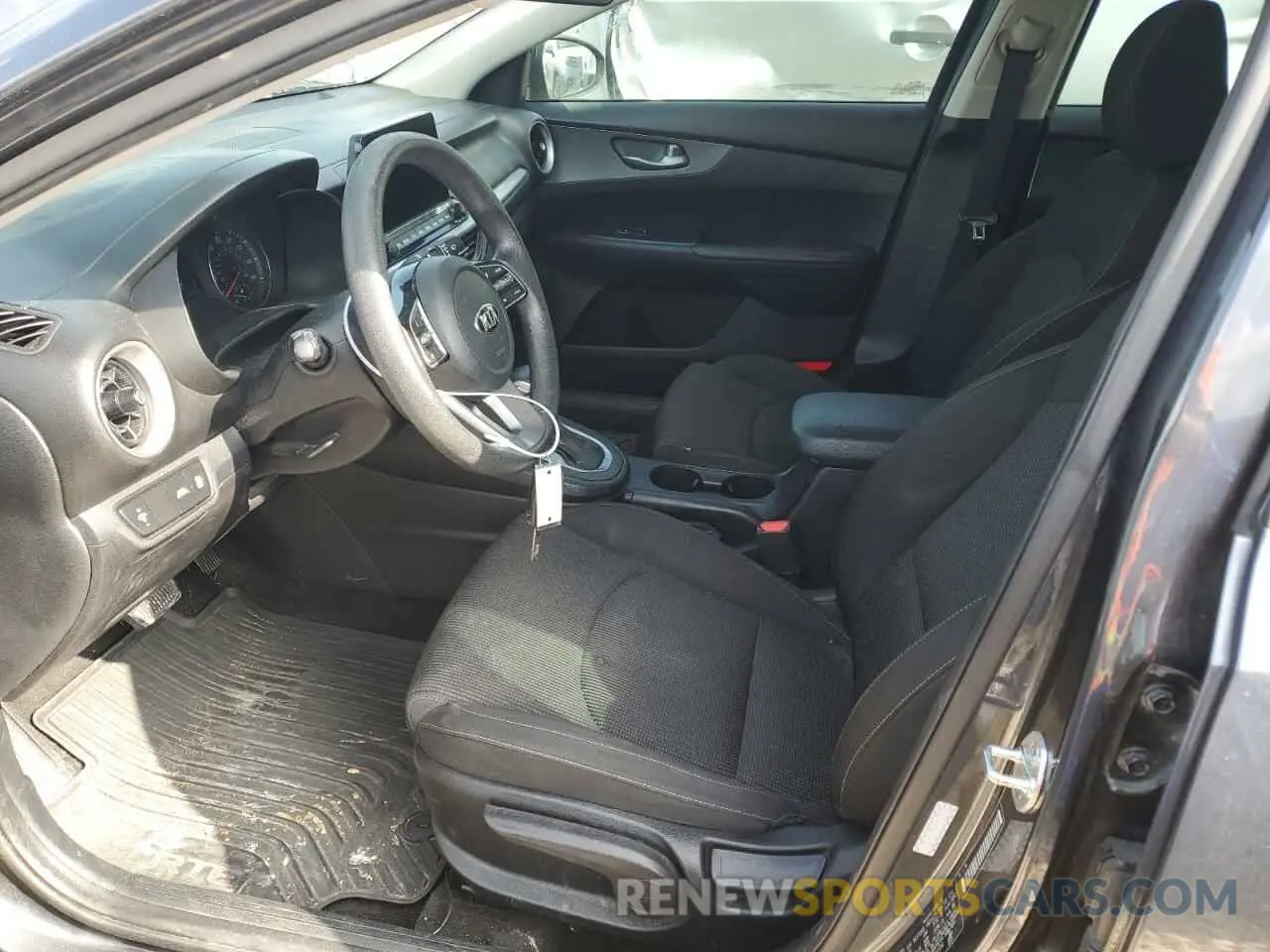 7 Photograph of a damaged car 3KPF24AD5LE221554 KIA FORTE 2020