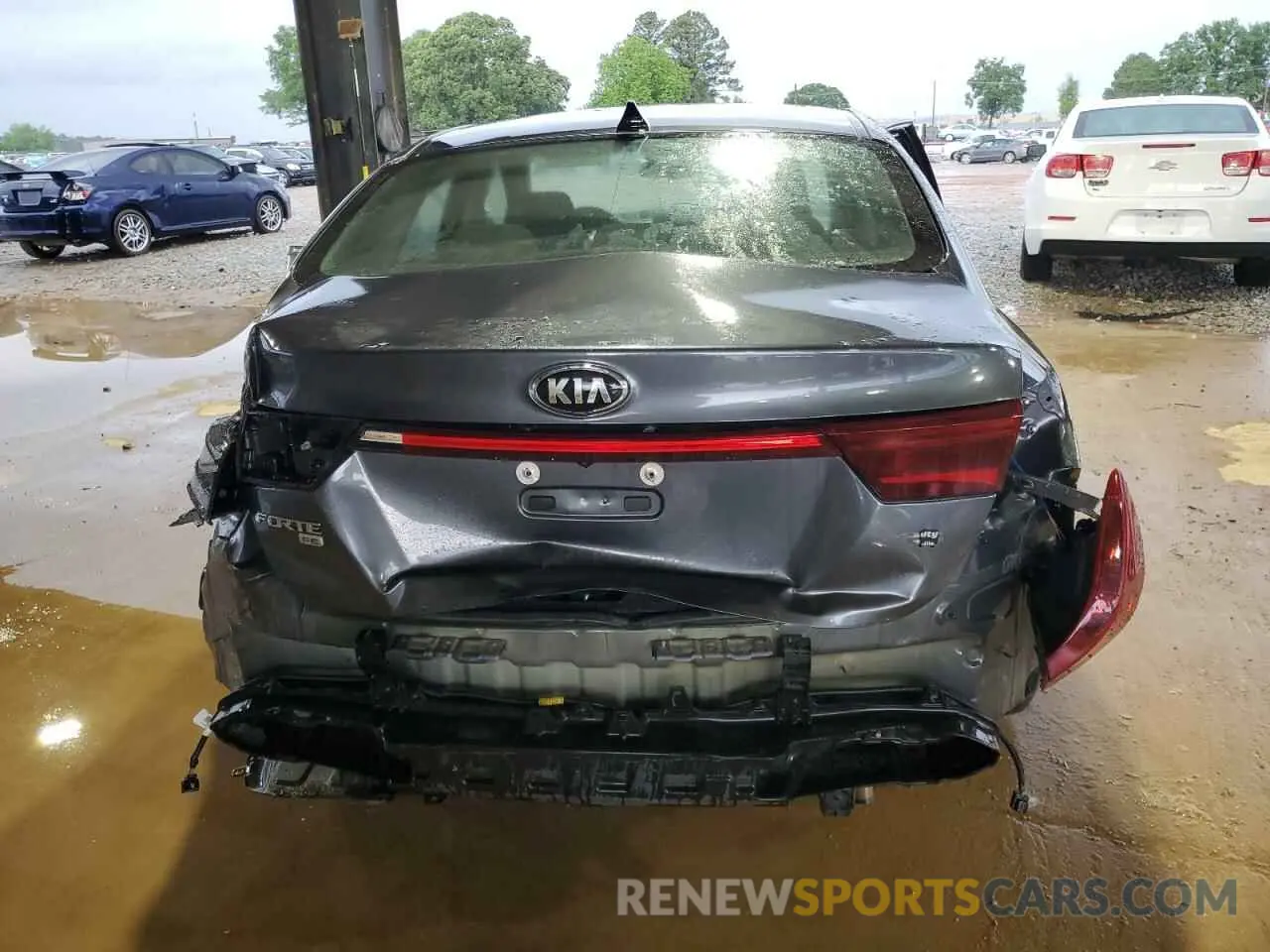 6 Photograph of a damaged car 3KPF24AD5LE229752 KIA FORTE 2020