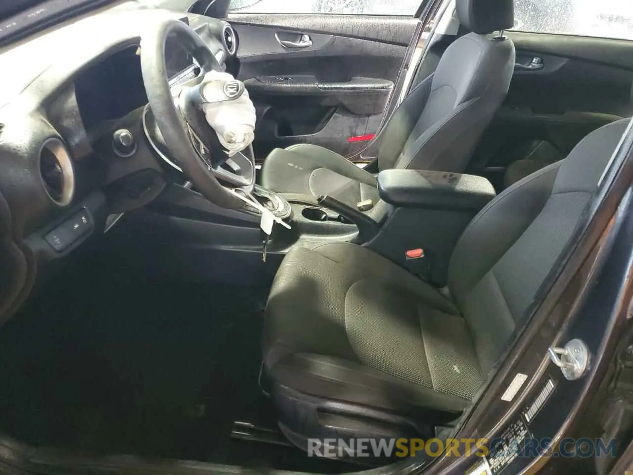 7 Photograph of a damaged car 3KPF24AD5LE229752 KIA FORTE 2020