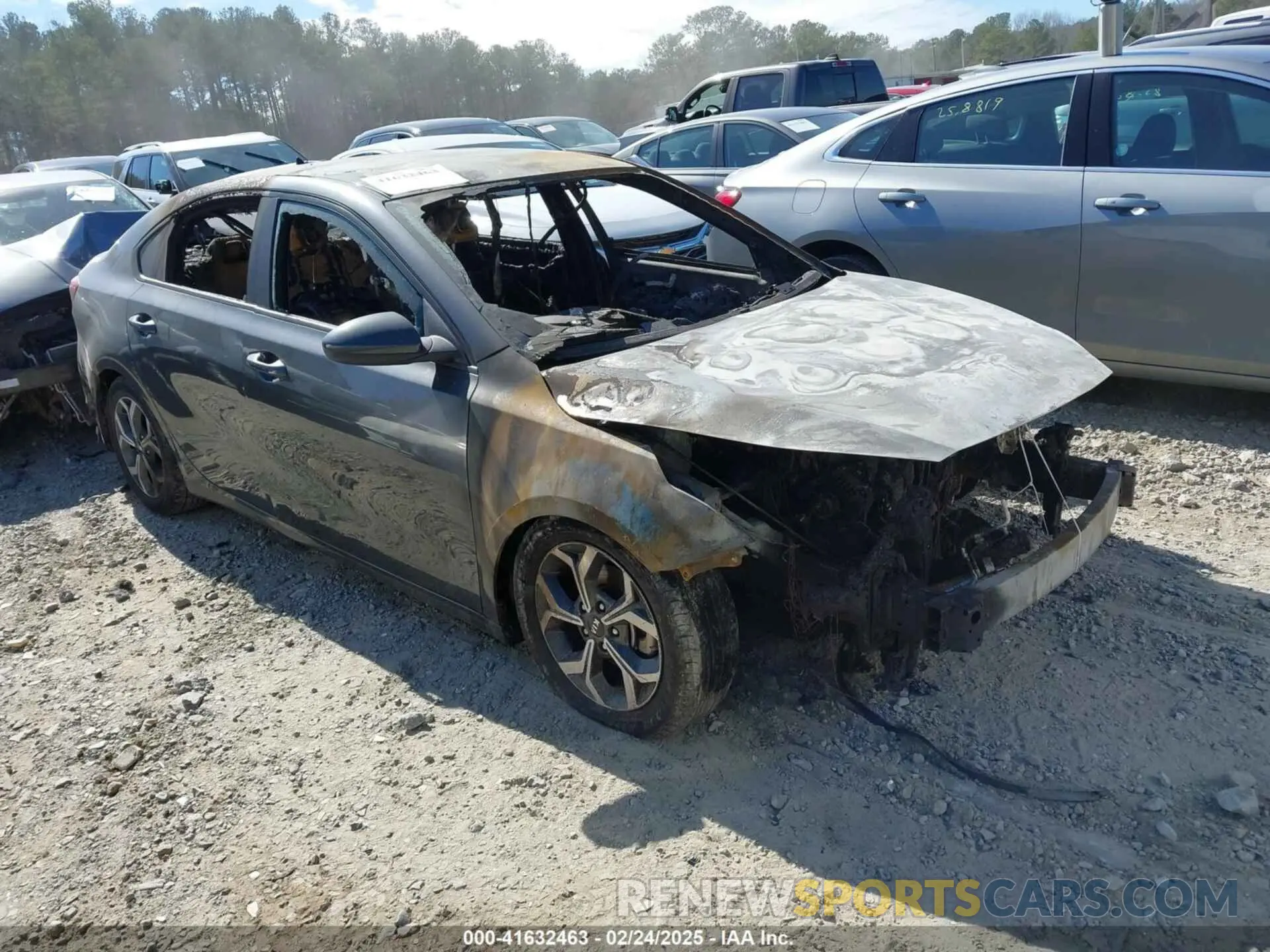 1 Photograph of a damaged car 3KPF24AD5LE232828 KIA FORTE 2020