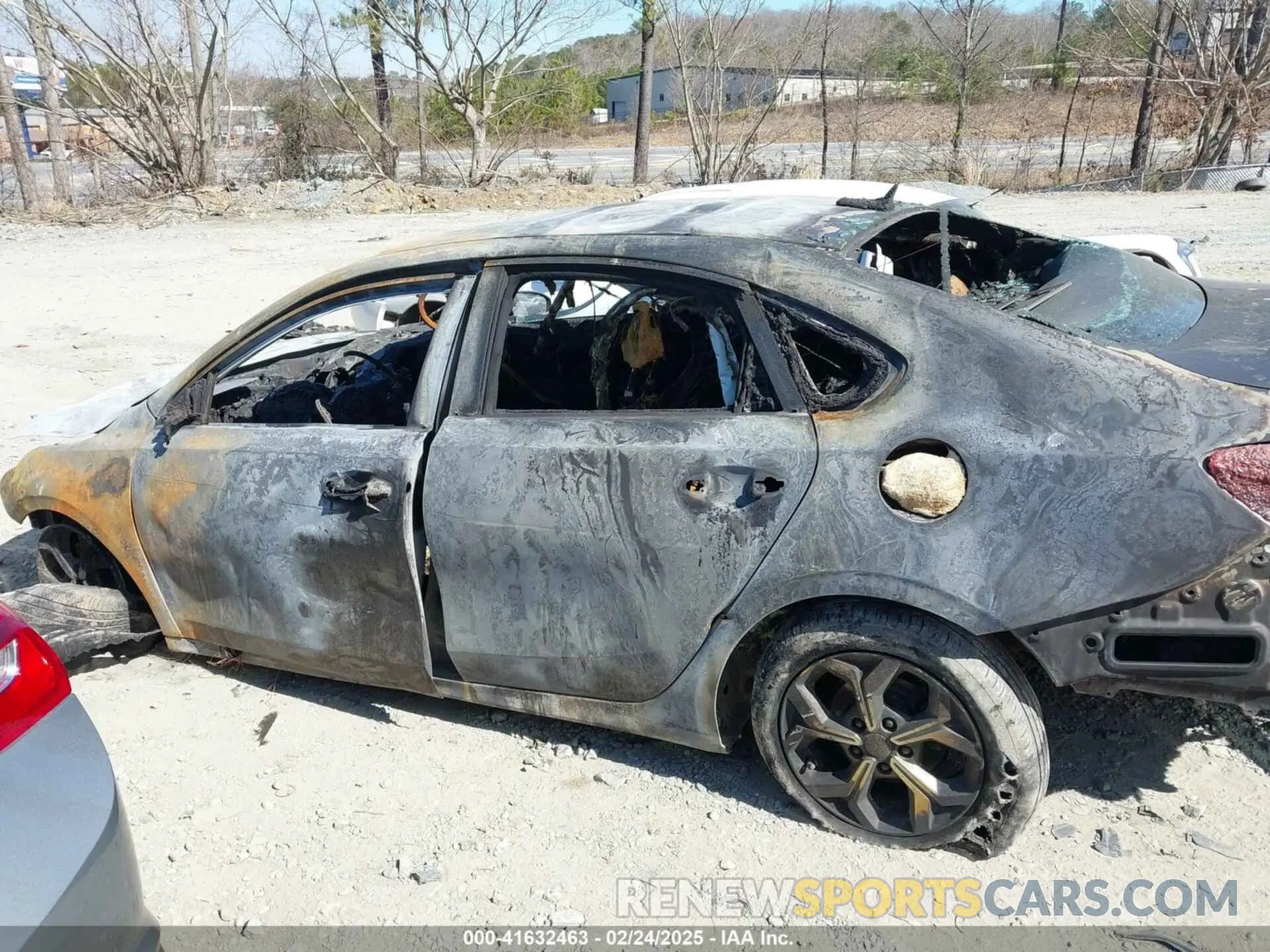 13 Photograph of a damaged car 3KPF24AD5LE232828 KIA FORTE 2020