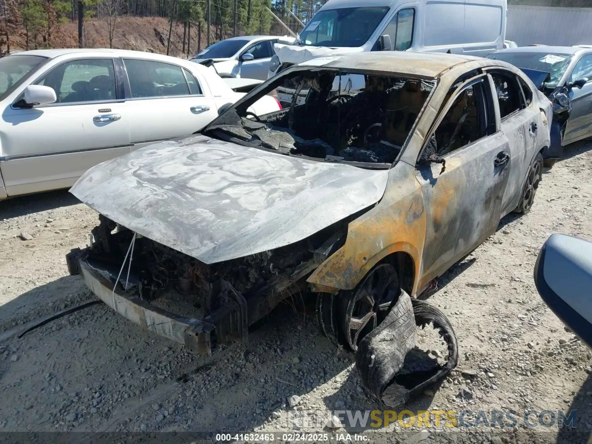 2 Photograph of a damaged car 3KPF24AD5LE232828 KIA FORTE 2020