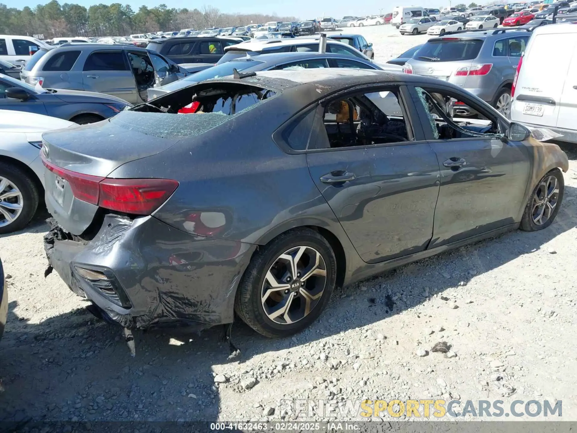 4 Photograph of a damaged car 3KPF24AD5LE232828 KIA FORTE 2020