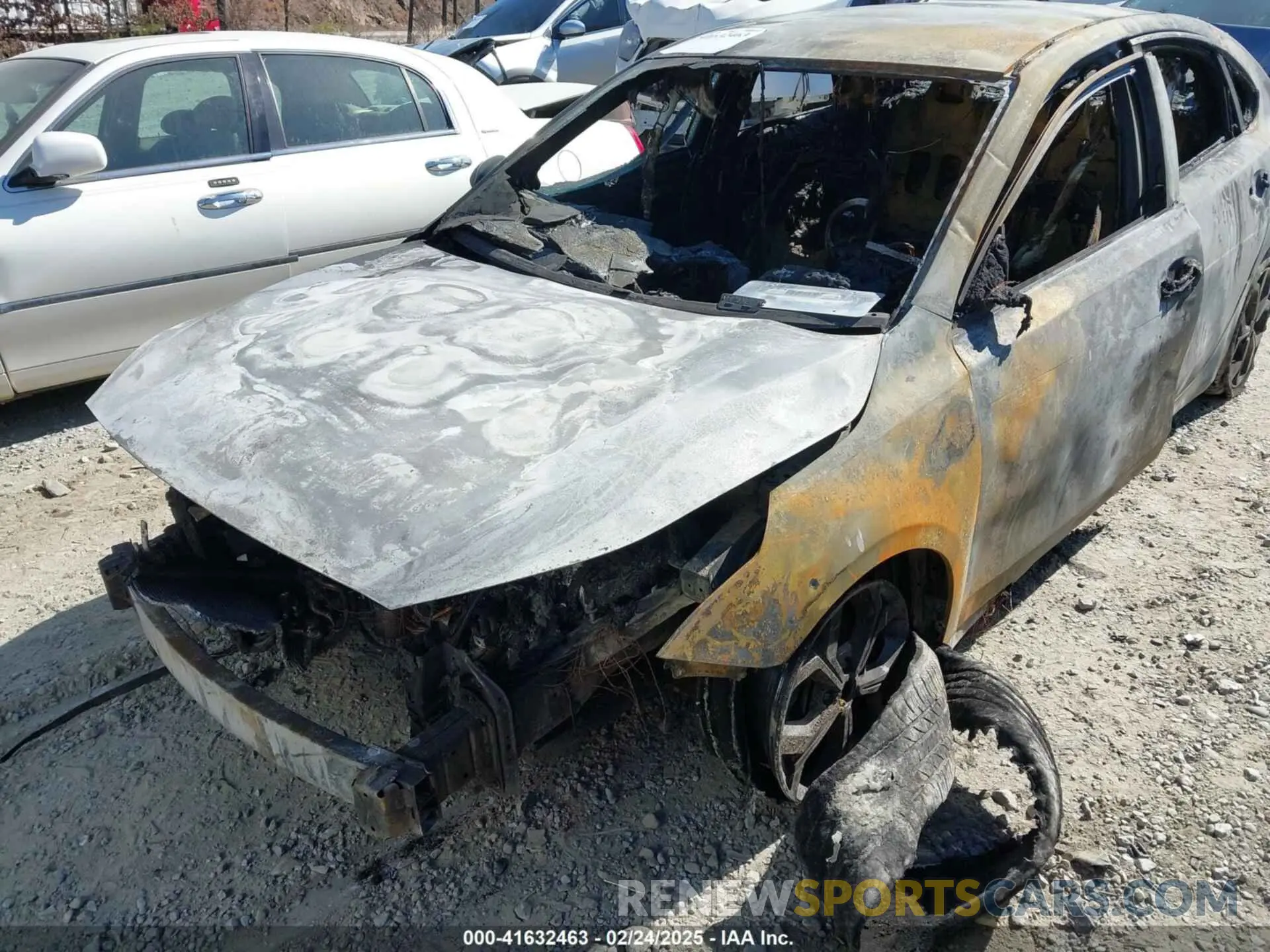 6 Photograph of a damaged car 3KPF24AD5LE232828 KIA FORTE 2020