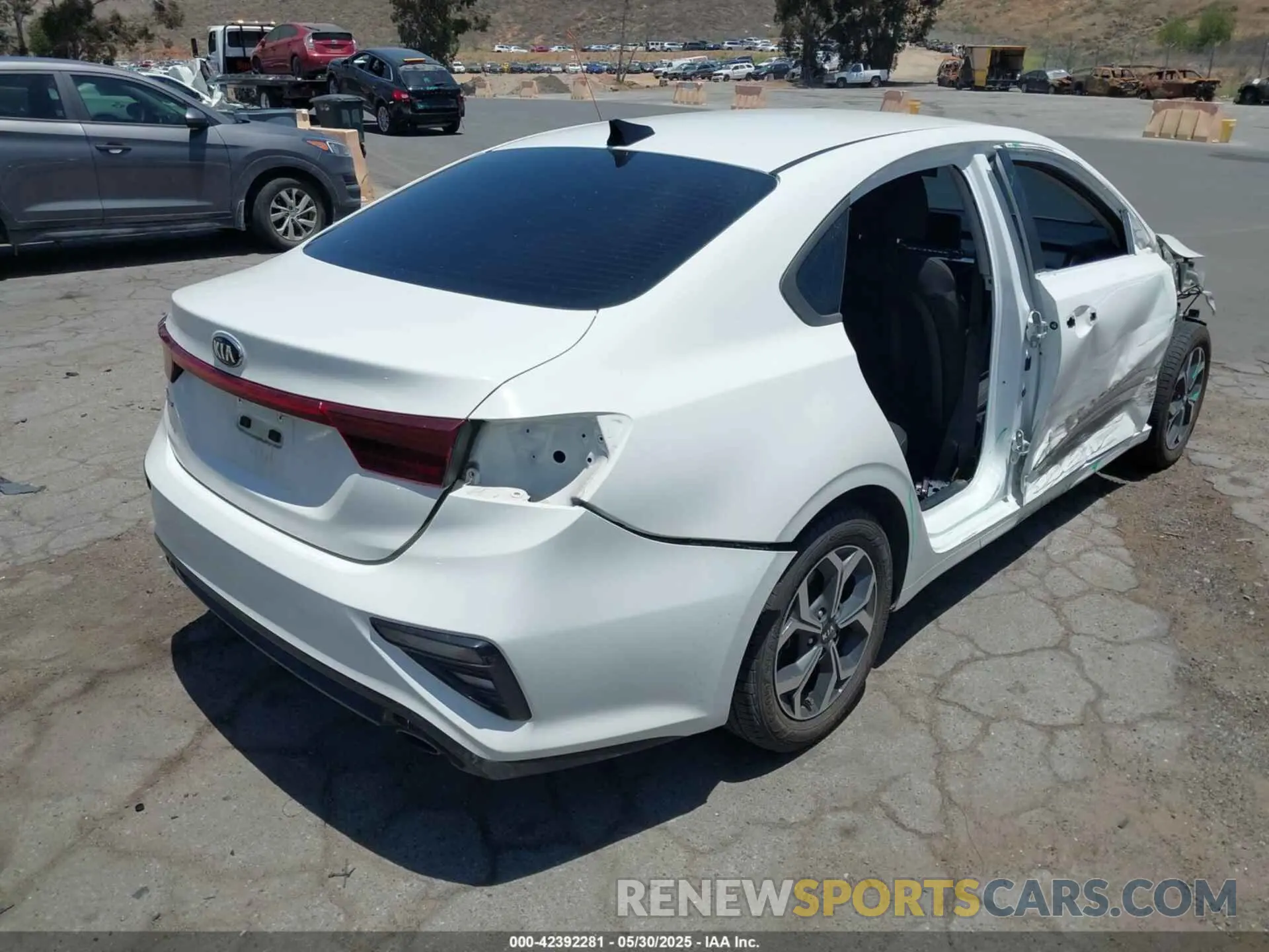 4 Photograph of a damaged car 3KPF24AD5LE239634 KIA FORTE 2020