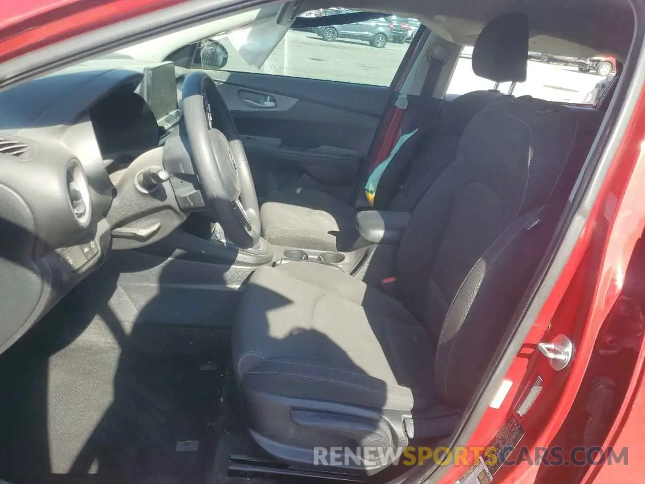 7 Photograph of a damaged car 3KPF24AD5LE240962 KIA FORTE 2020