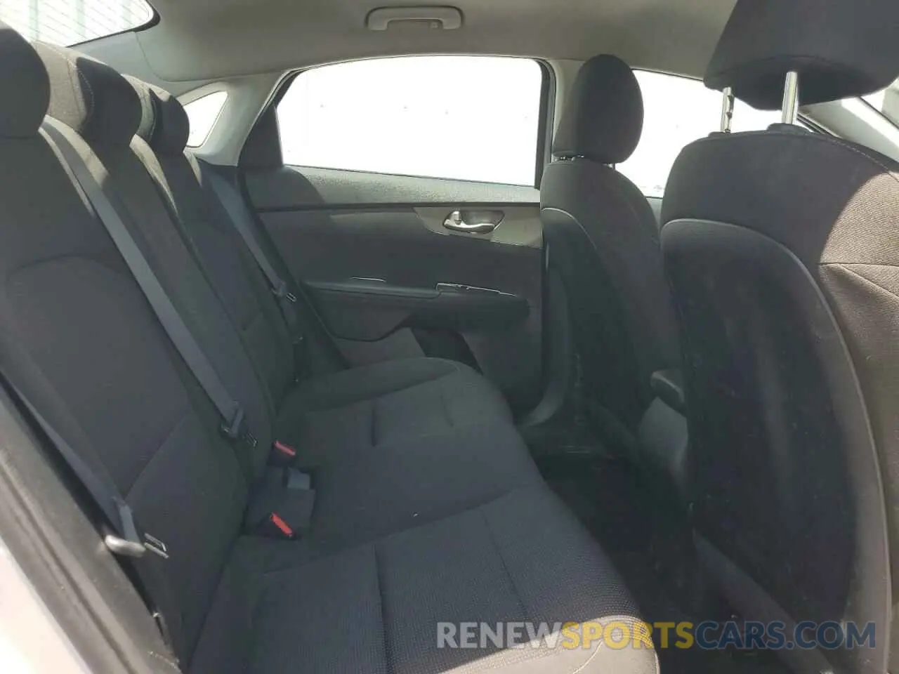 10 Photograph of a damaged car 3KPF24AD5LE246387 KIA FORTE 2020