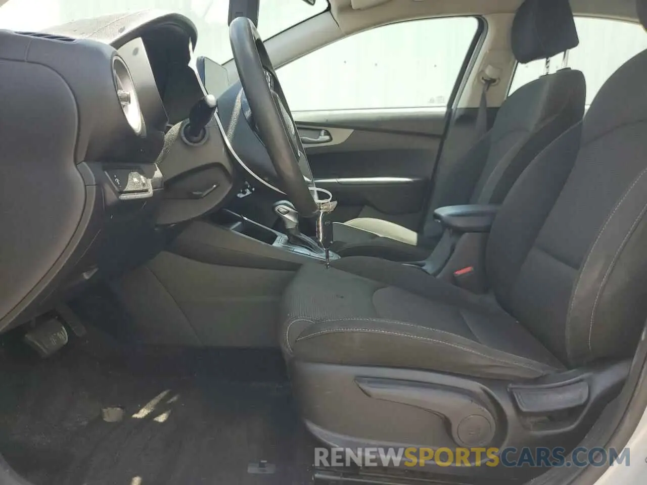 7 Photograph of a damaged car 3KPF24AD5LE246387 KIA FORTE 2020