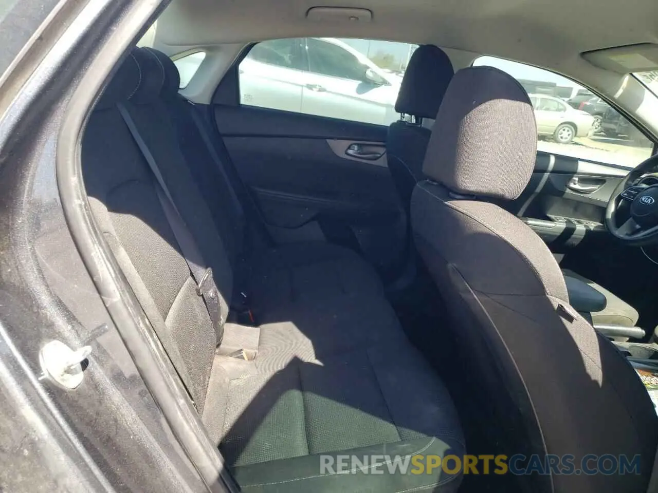 10 Photograph of a damaged car 3KPF24AD5LE249550 KIA FORTE 2020