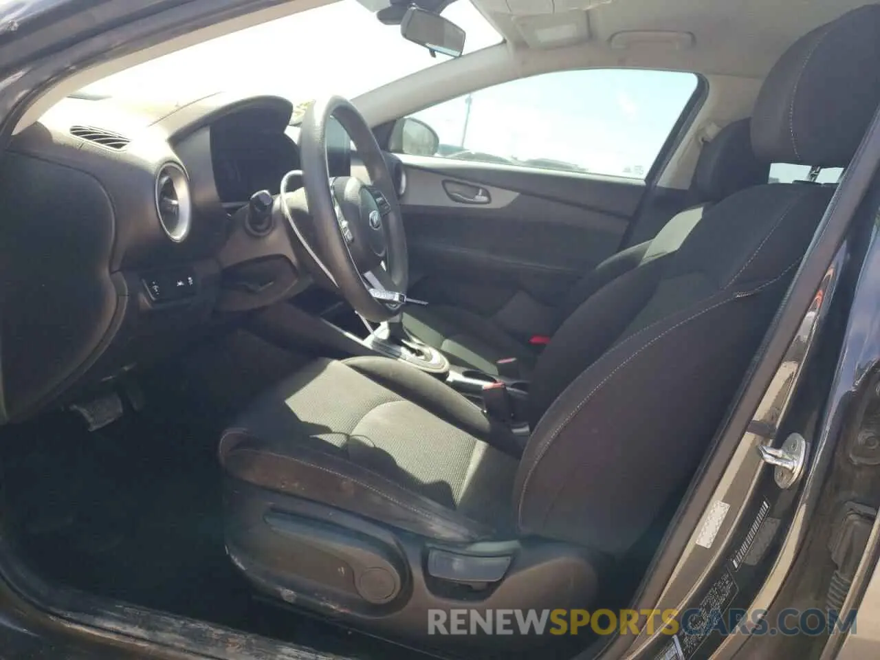 7 Photograph of a damaged car 3KPF24AD5LE249550 KIA FORTE 2020