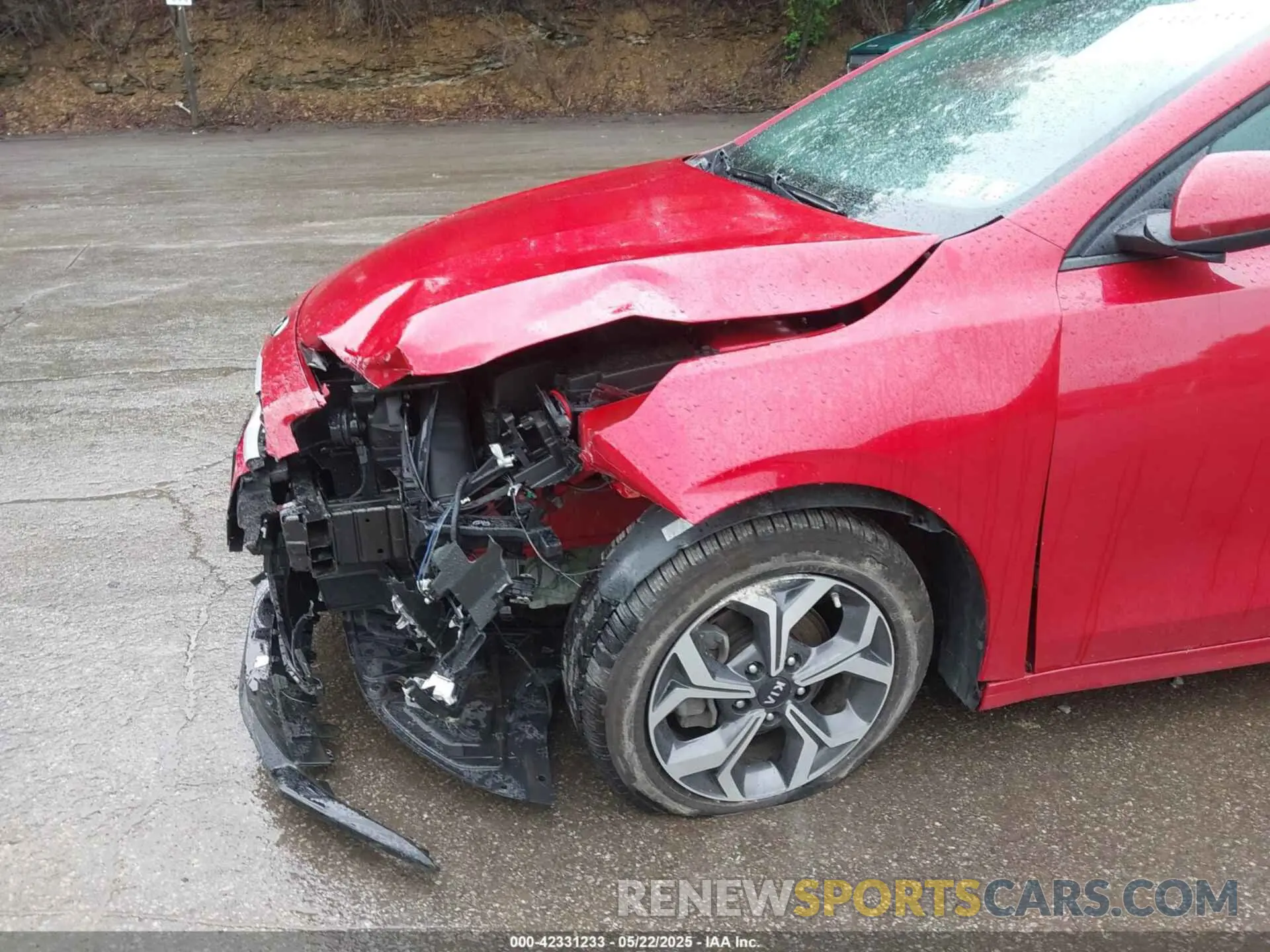 12 Photograph of a damaged car 3KPF24AD5LE255316 KIA FORTE 2020