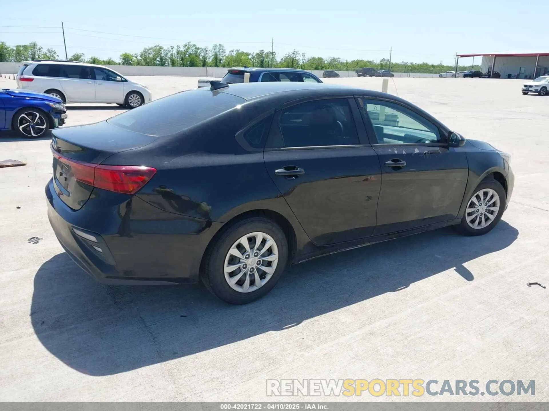 4 Photograph of a damaged car 3KPF24AD5LE258006 KIA FORTE 2020
