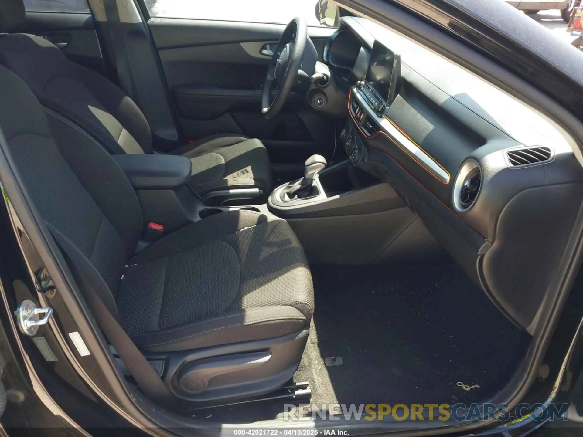 5 Photograph of a damaged car 3KPF24AD5LE258006 KIA FORTE 2020
