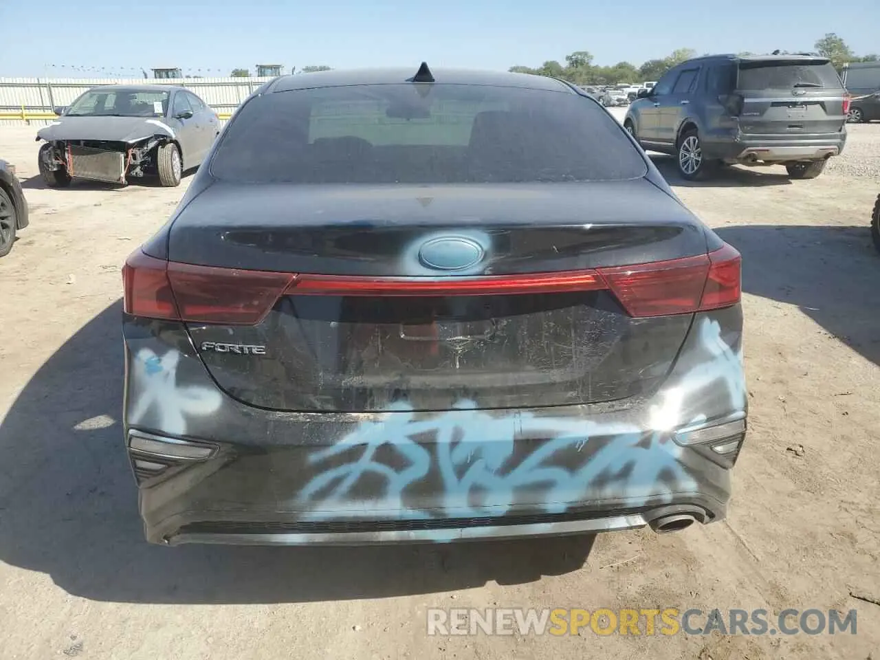 6 Photograph of a damaged car 3KPF24AD5LE260581 KIA FORTE 2020
